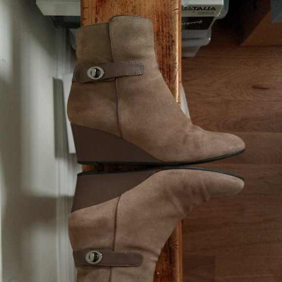 Aquatalia Brown Taupe Suede Wedge Boots Made in ITALY - Picture 5 of 14